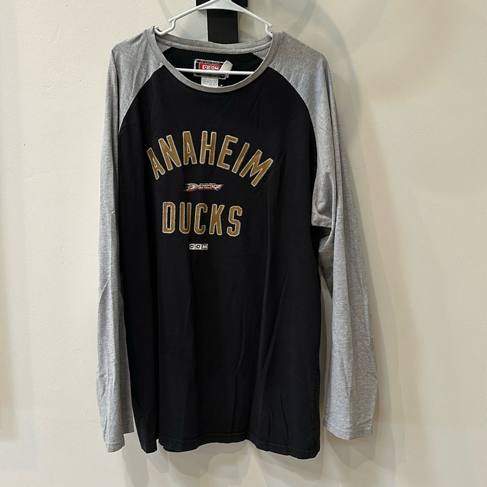 Mens Anaheim ducks, shirt. size XXL